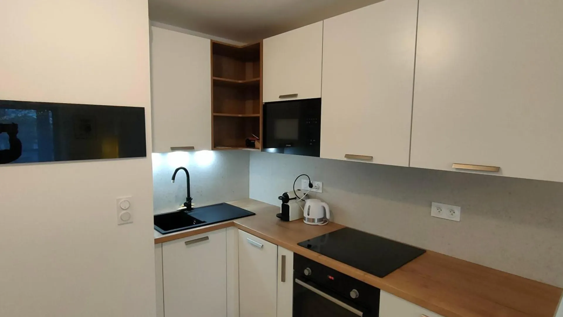 1-Bedroom Apartment In Residence Динар